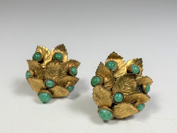 Gilded leaf green cabochon clip earrings - image 2