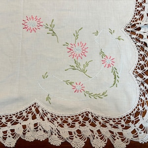 Vintage tablecloth crocheted border