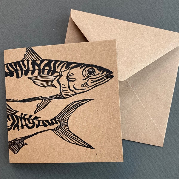 Caballa pez acuático océano arte linograbado linoimpreso envoltura alrededor de la tarjeta de felicitación marrón Kraft