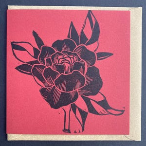 Pianta di peonia fiore pianta botanica natura linoleografia stampata a mano auguri marrone kraft quadrato biglietto linoleografia arte regalo giorno di san valentino