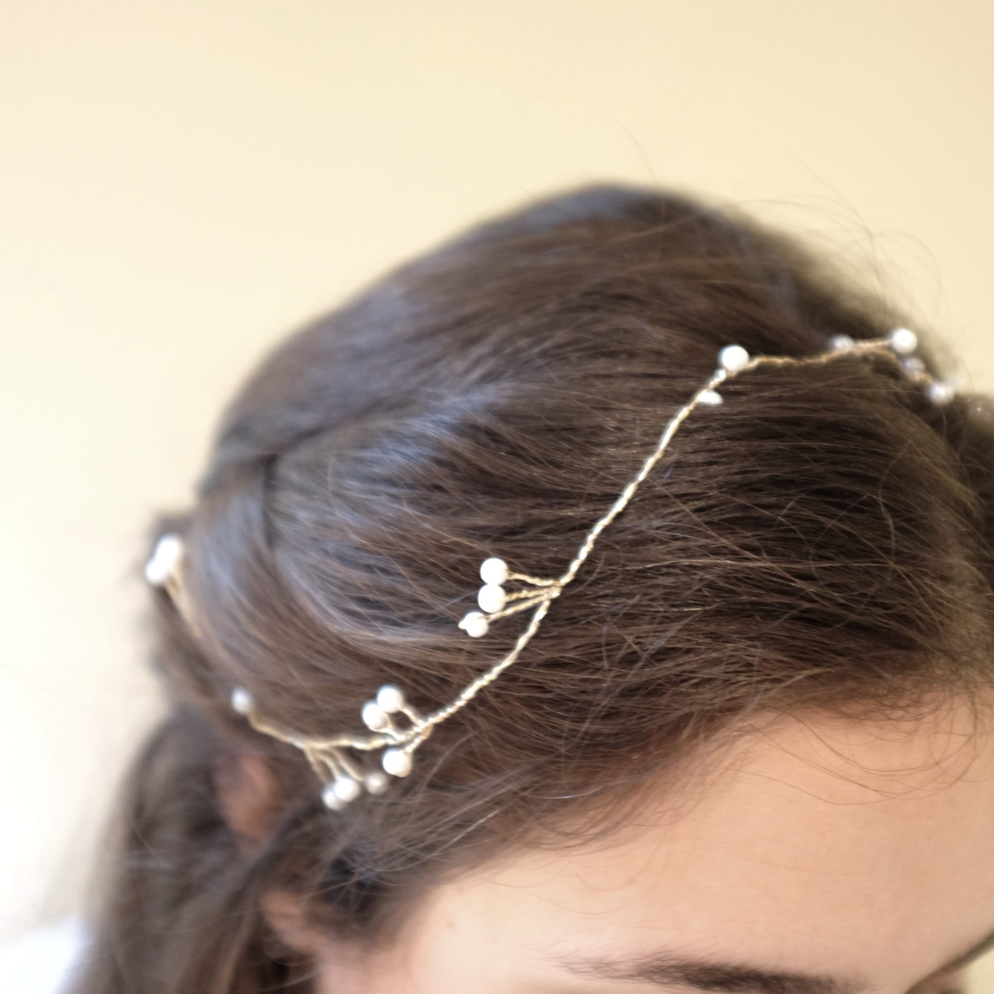 Unicra Vigne de mariage argentée Tête de mariée en strass Accessoires de cheveux longs en perles pour les femmes et les mariées