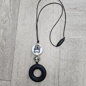 Collier d&#39;allaitement/accessoires d&#39;allaitement/collier violon/bijoux élégants et pratiques/pendentif violon sensoriel imprimé léopard