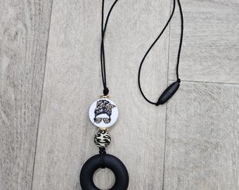 Nursing necklace/breastfeeding accessories/fiddle necklace/stylish,practical jewellery/sensory fiddle pendant leopard print
