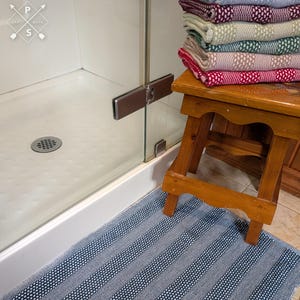 Handwoven Cotton Bath Mat: Absorbent, Quick-Drying, Luxurious