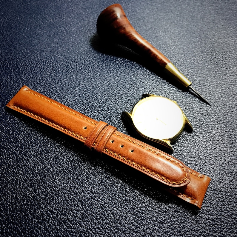 Handgjort brunt klockarmband i skalkordovan, vadderat läderarmband, anpassad passform bild 5