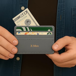 Minimalistische Geldbörse mit foliengestempelten Initialen - individuelles Namenskarten-Etui, kleines Geschenk für Männer oder Frauen