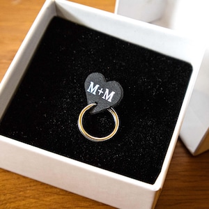 Llavero de corazón personalizado con iniciales personalizadas: regalo romántico para parejas, llavero hecho a mano, dije de cuero real para novio, novia
