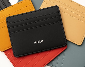 Tarjetero delgado de cuero personalizado: billetera personalizada con relieve y monograma. Regalo para hombre y billetera minimalista para mujer con nombre e iniciales.