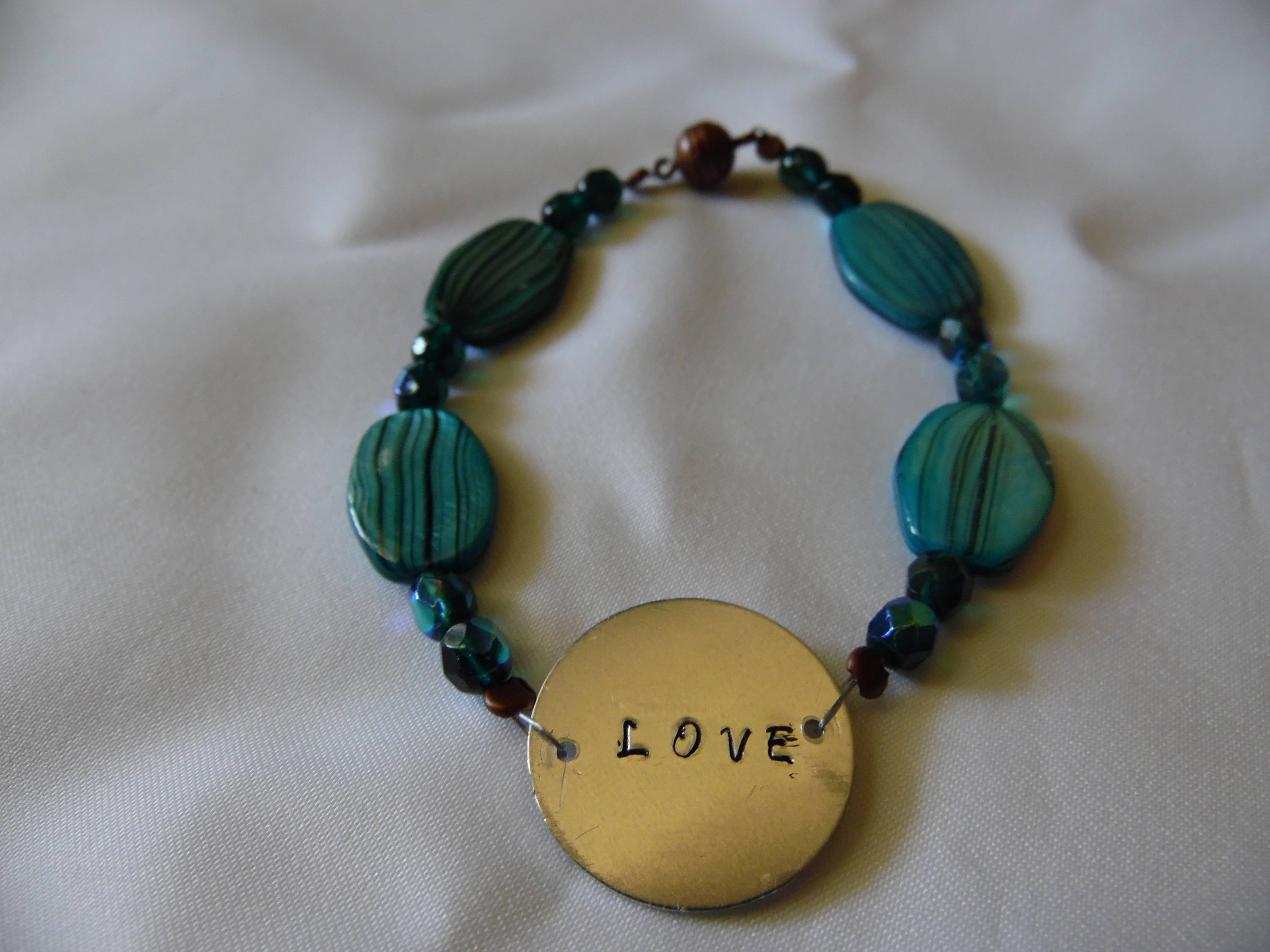 Handmade Beaded Bracelet With Magnetic Closure 8 1 2 Inches