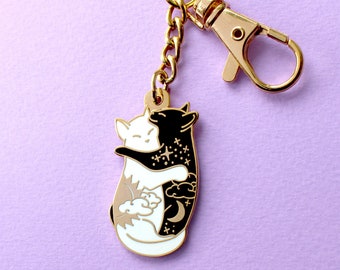 Day & Night Hugging Cat Keychain Yin yang cat Moon keychain Cute keychain Cat lover Stocking stuffer Cat lady gifts Constellation Black cat