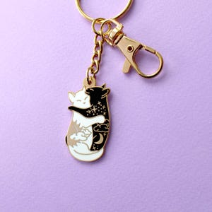 Day & night hugging cats keychain image 1