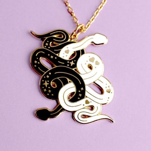 Black and white snakes necklace;