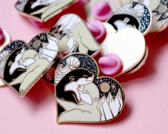 Land & sea hugging otters pin