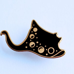 Stingray Manta Ray enamel pin, Marine sea underwater pin