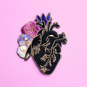 Parche termoadhesivo con forma de corazón anatómico