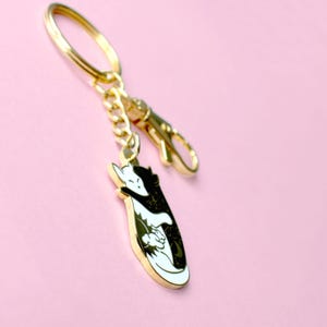 Day & night hugging cats keychain image 4