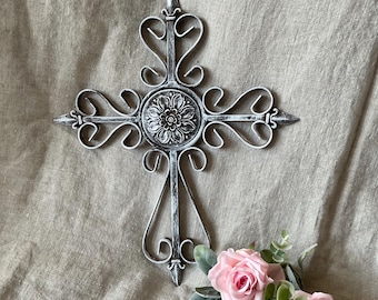 Distressed rustic metal fleur de lis cross wall hanging