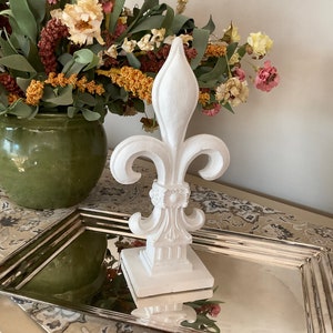 Small white French fleur de lis finial