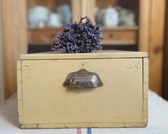 Beautiful antique French pine wood chocolate box with 2 shells handles