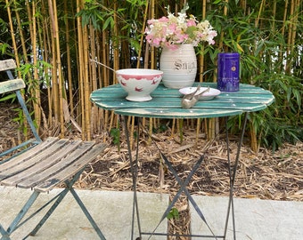 Beautiful vintage  French rustic set of folding table and chair set