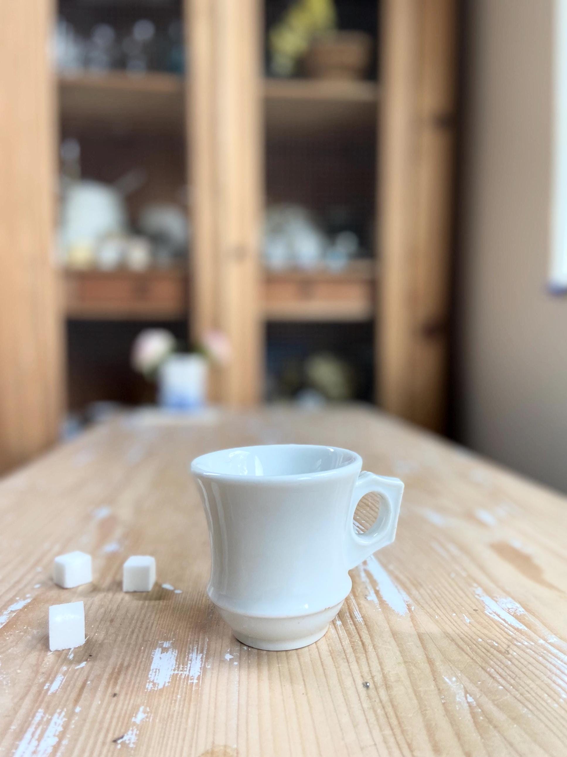 Ensemble de 6 tasses en porcelaine de Paris