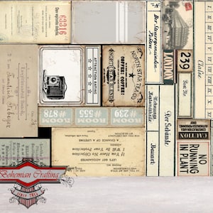 Può includere: Un collage vintage di ephemera di carta con una varietà di testi e immagini, tra cui una macchina fotografica, una stella, un logo di una società di tè e un edificio. Il testo include "NORTH STAR TEA CO", "COFFEE: COFFEE!", "NORTH STAR BLEND", "ATTRACTION RATING", "ROOM", "LONDON", "Der Sebäude", "Bauart", "Wohnungs Bestandtheile", "Gebäude der", "Classe", "Post Hr.", "Legitimačni listok", "učitelské jednoty "Budče"", "V NOVEM BYDŽOVÉ", "Chov veprovelo dobytka", "63316", "Only Authorised Personnel Construction Area CAUTION", "NO RUNNING IN PLANT", e "1800-00".