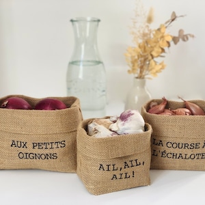 Panier, corbeille, bol en toile de jute pour ranger les oignons, échalotes et l'ail dans la cuisine. Bac de rangement pour les condiments 3- avec échalotes