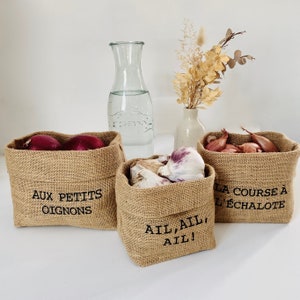 Panier, corbeille, bol en toile de jute pour ranger les oignons, échalotes et l'ail dans la cuisine. Bac de rangement pour les condiments image 1