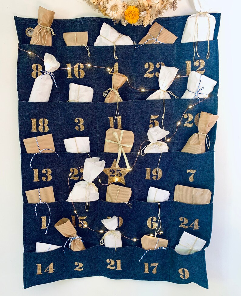 Calendrier de l'avent en toile de jeans, 25 poches à remplir. Décoration de Noël pour enfants ou adultes. Calendrier de l'avent à suspendre image 9