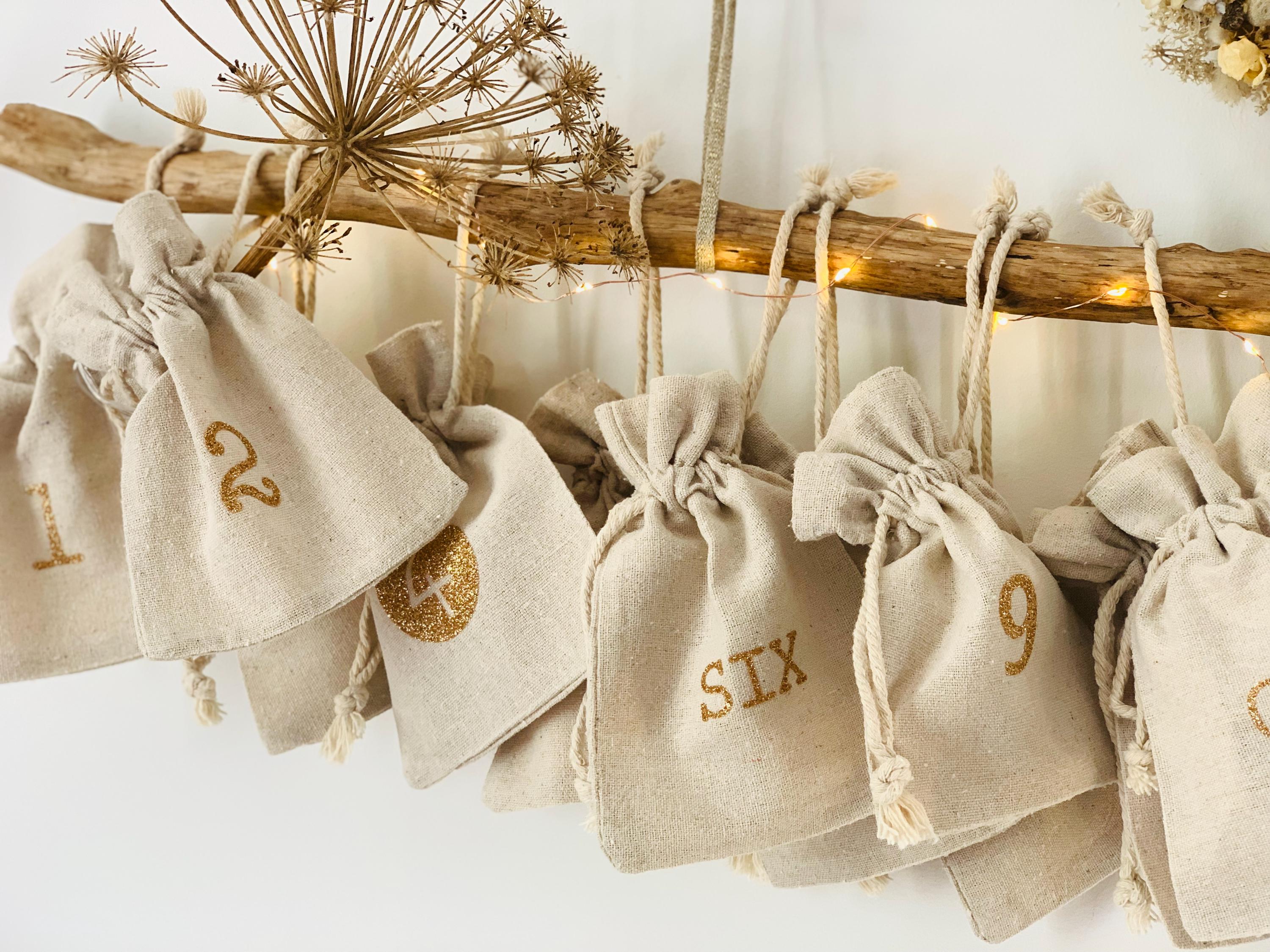 Calendrier De L’Avent à Remplir 2025 – 24 Sacs Tissu Suspendus Bleu (10×14 Cm + 13×18 Cm)