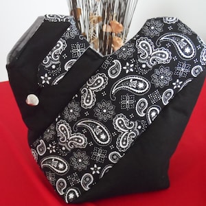 Bolso tote reversible con estampado de cachemira en blanco y negro