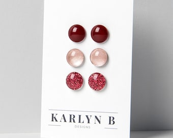 Conjunto de tres pares de pendientes de botón - Pendientes de botón coloridos apilados - Pendientes de botón pequeños y delicados de titanio - Ideales para orejas sensibles - Set de regalo