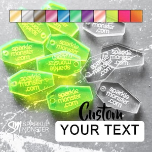 Może przedstawiać: Zestaw zielonych i przezroczystych breloków akrylowych z tekstem "sparkle monster .com" i "Custom Your Text".
