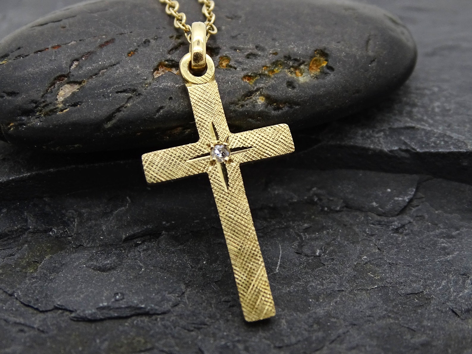 Gold small cross pendant Clearance