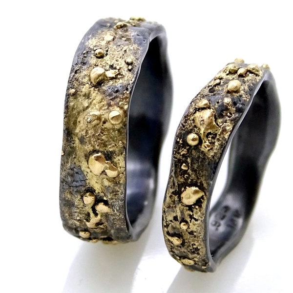 Viking trouwringen set goud en zwart zilver, bijpassende trouwringen gesmolten structuur, sterrenbeeldenringen, unisex jubileumringen