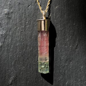 Wassermelonen Turmalin Anhänger 585 Gold, Turmalin Anhänger Gold, einzigartiger Geburtsstein Geschenk, grüner rosa Turmalin Kristall Anhänger