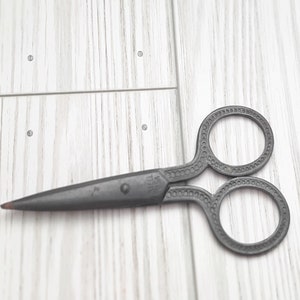 Vintage Small Scrissors