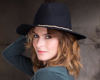 100% Wool Black Designed Felt Fedora Hat With Gold Chain. Wide Brim Felt Ha. Winter Hat. Wool Hat. Womens Fedora Hat. Classic Wide Hat.