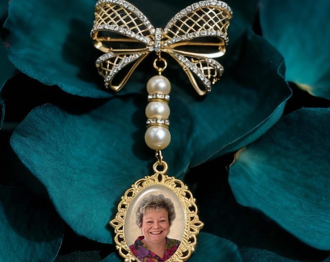 Photo Wedding Bow Bouquet Charm includes Elegant Brooch & Pearls, Personalized with your Picture, In Memory of Memorial Keepsake for Bride
