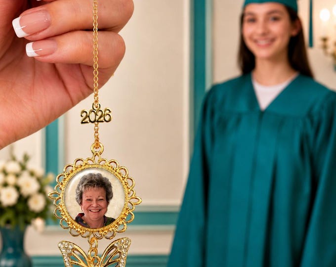 Personalized 2026 Graduation Photo Tassel Charm – Memorial Keepsake Gift Box