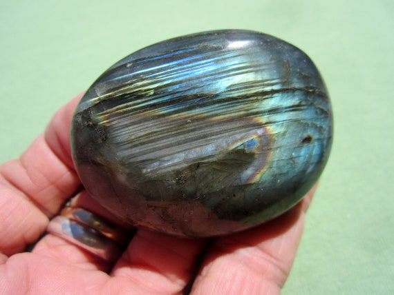 LABRADORITE Polished Palm Stone Worry Madagascar 87g