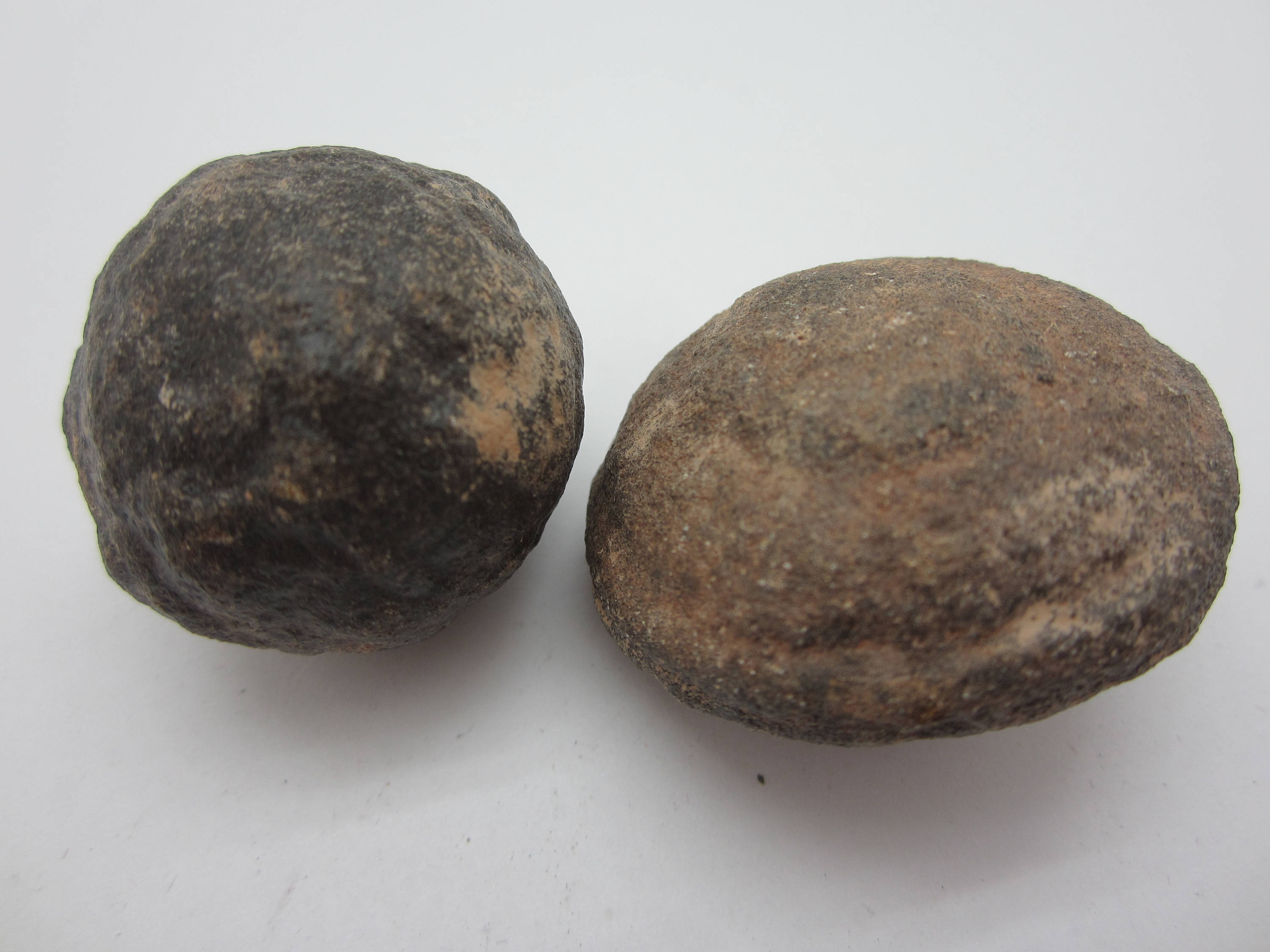 MOQUI MARBLE Pair Shaman Stone, Utah USA 71g