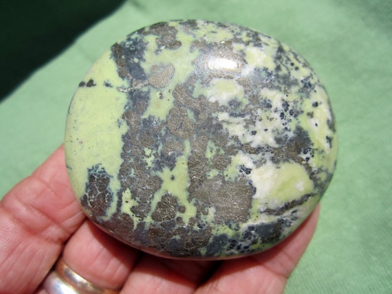 SERPENTINE w/ PYRITE Polished Palm Stone Worry Touch Peru 135g / 2 1/2" inch