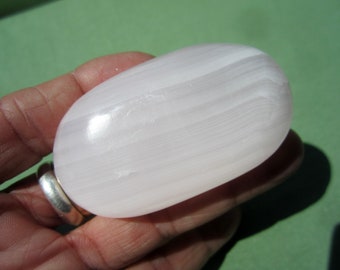 MANGANO CALCITE Polished Palm Stone Pakistan Fluorescent 88g / 2 1/2" inch