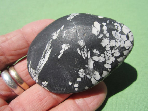 CHRYSANTHEMUM Palm Stone Touch Worry China 63g / 2 1/2" inch