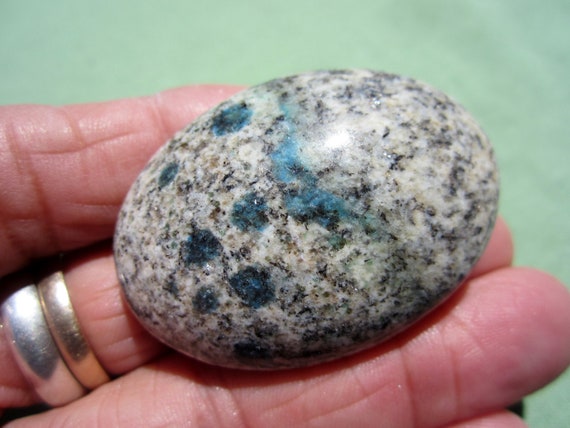 AZURITE in GRANITE "Ketonite" K2  Palm Stone Touch Worry Pakistan 37g / 2"inch