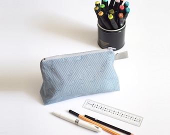 Stand up zipped pouch, blue and white zig zag