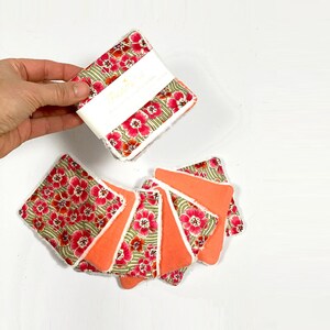Pack of 7 washable wipes with pink, fuchsia and coral pansy flowers
