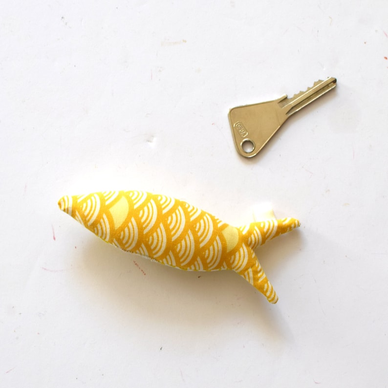 Yellow and white gingham fabric sardine fish keychain jaune et blanc