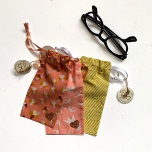 Etui lunettes souple nuances rose ou jaune